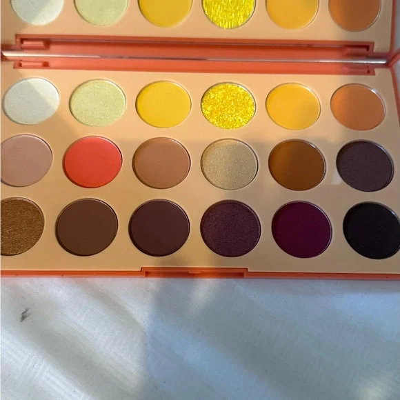 Morphe Vibrant Orange Palette - Picture 4 of 4